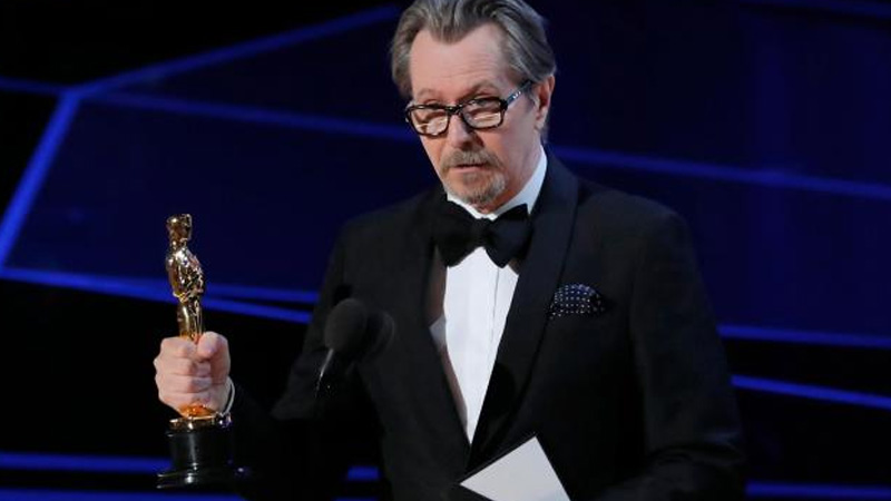 The Oscar for Best Actor in a Leading Role goes to Gary Oldman for his performance in 'Darkest Hour'.