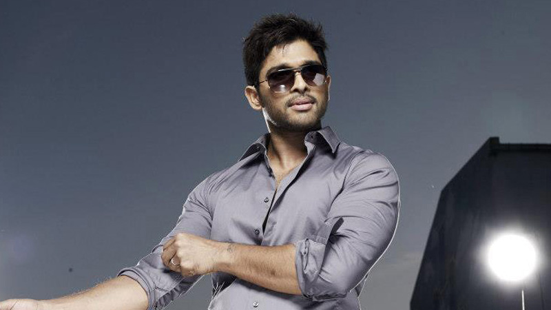 Allu Arjun Meets Dying Fan