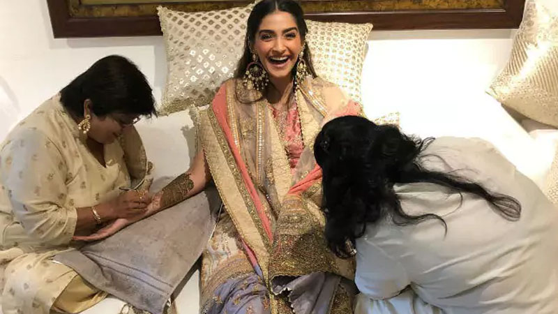 Sonam Kapoor Mehendi