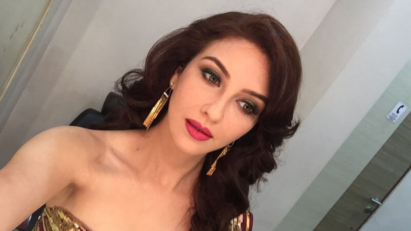 Saumya Tandon Facts