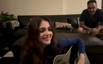 Aneet Padda Sings Saiyaara Father Navdeep Padda