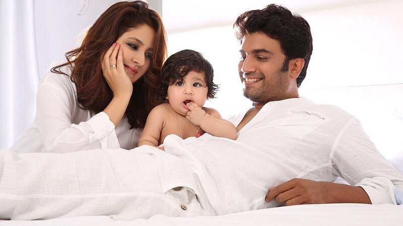 Sharad Kelkar family